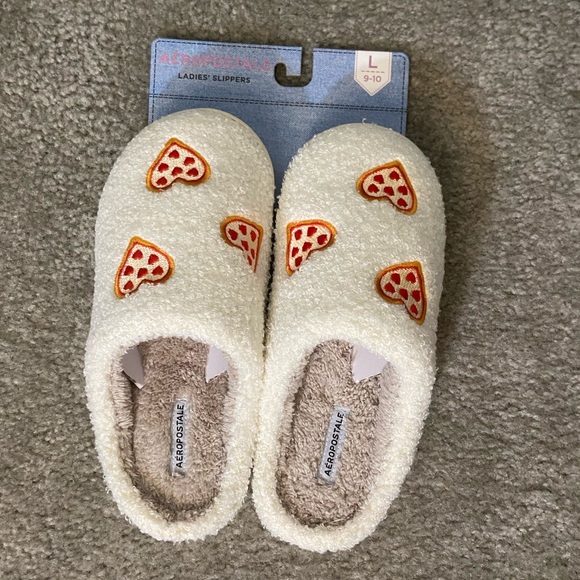 Aeropostale slippers with heart design, size L (9-10) - Picture 2 of 10